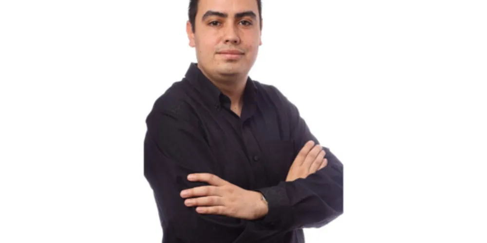 Bday - Hurlan Jesus recentemente foi muito cumprimentado pela passagem de seu aniversário (06). Hurlan que é professor, historiador, jornalista e apresentador do Programa CulturAção (TVE). Da coluna RC os votos de alegrias e realizações.