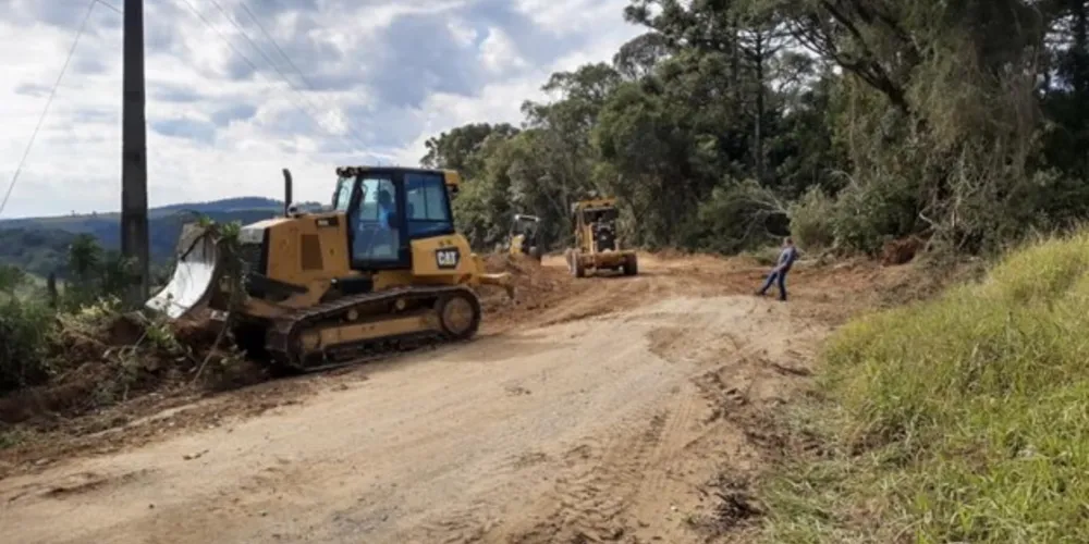 Prefeito Osnei Stadler (DEM) acompanhou a realização de obras nesta semana
