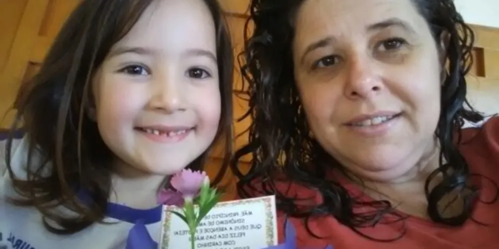 Homenagem foi referente ao Dia das Mães, comemorado em 9 de maio