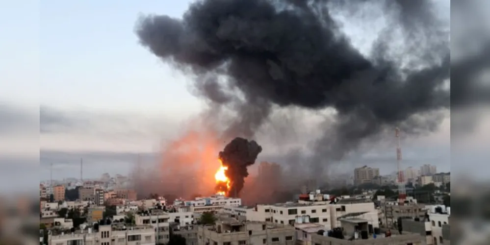 Tropas israelenses se concentraram na fronteira de Gaza nesta quinta-feira (13).