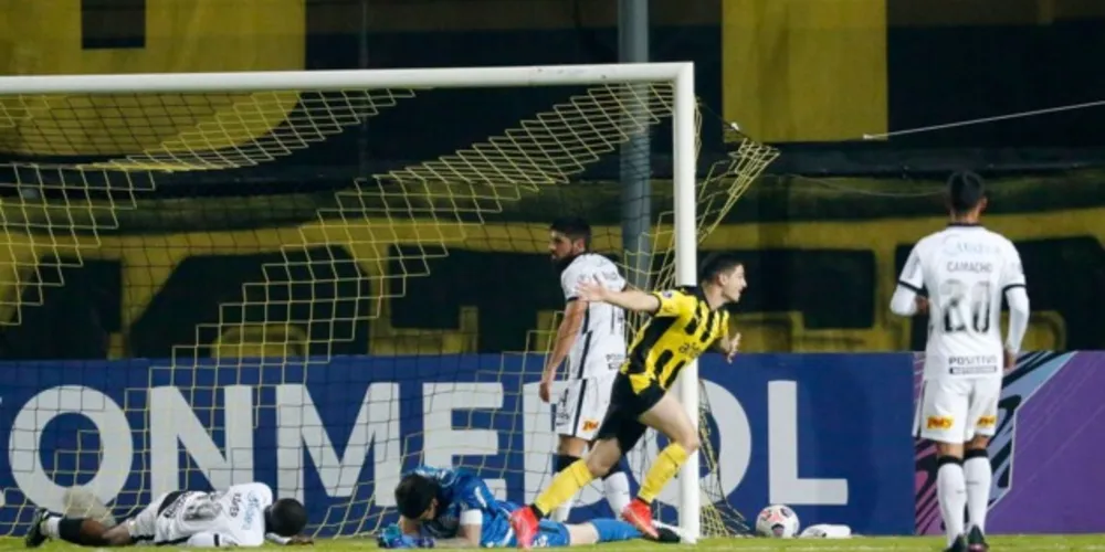 Timão ficou na terceira posição do Grupo E com 4 pontos, sem chances de alcançar os uruguaios na liderança, que ficaram com 12 pontos