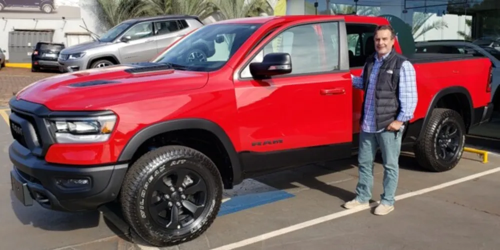 Claudio Teixeira é o primeiro cliente a receber a Ram 1500 Rebel