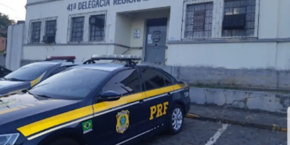 O homem foi levado para a delegacia de Irati.