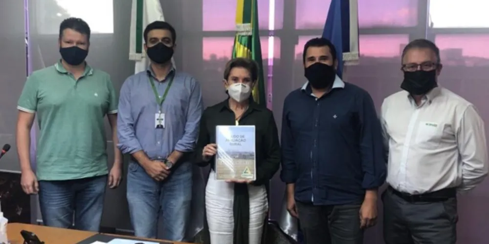 Prefeita Elizabeth Schmidt recebeu a visita de representantes da Acipg.