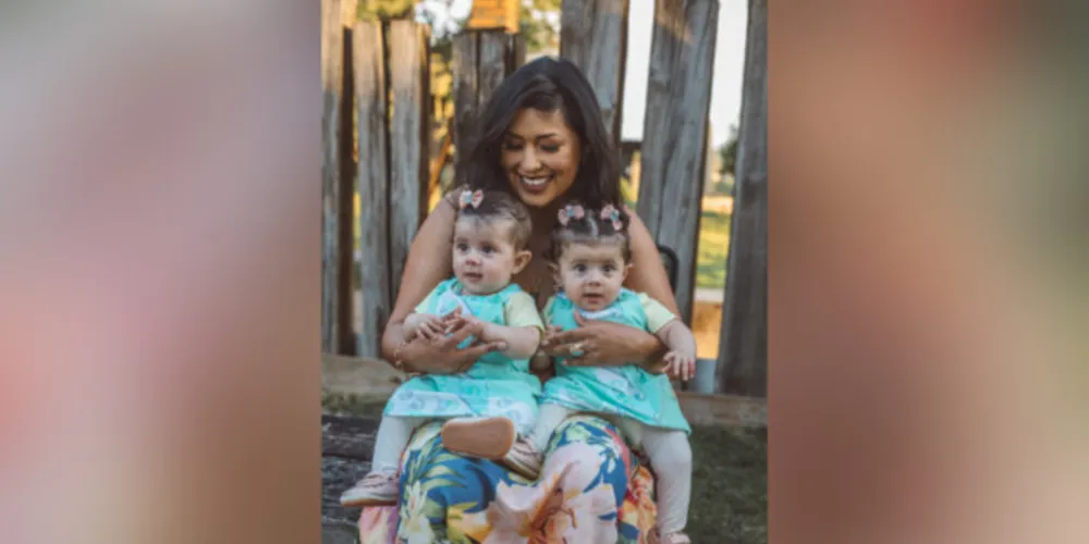 Amanda Gouveia e suas filhas Cecília e Helena Gouveia de Oliveira