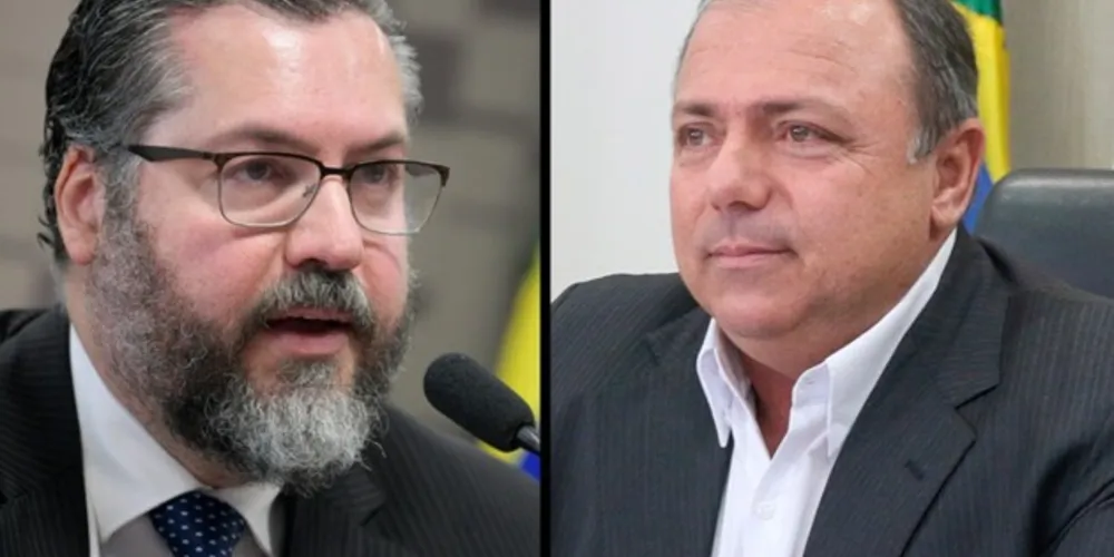 Ernesto Araújo (à esquerda) e Eduardo Pazuello (à direita).