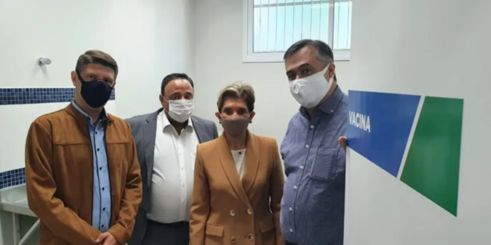 Capitão Saulo (vice prefeito), Bakri (deputado), Elizabeth (prefeita) e Beto Preto (secretário de Saúde).