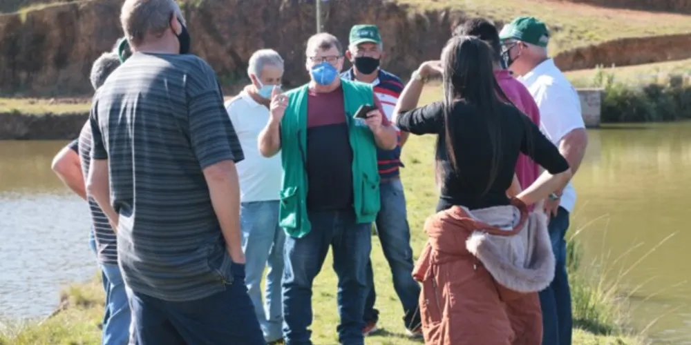 Aulas teóricas e práticas abordam técnicas de cultivo de peixes
