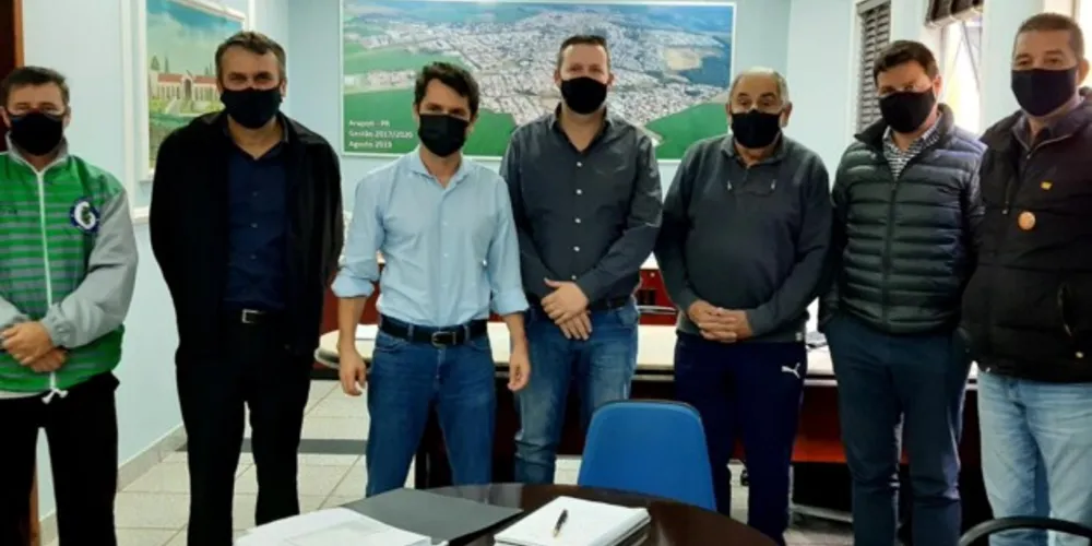Prefeito Irani Barros esteve em reunião com lideranças políticas nesta quinta-feira (13)