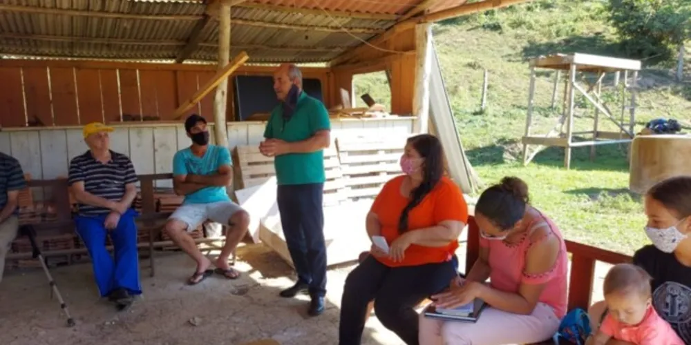 Representantes estiveram em duas comunidades nesta semana