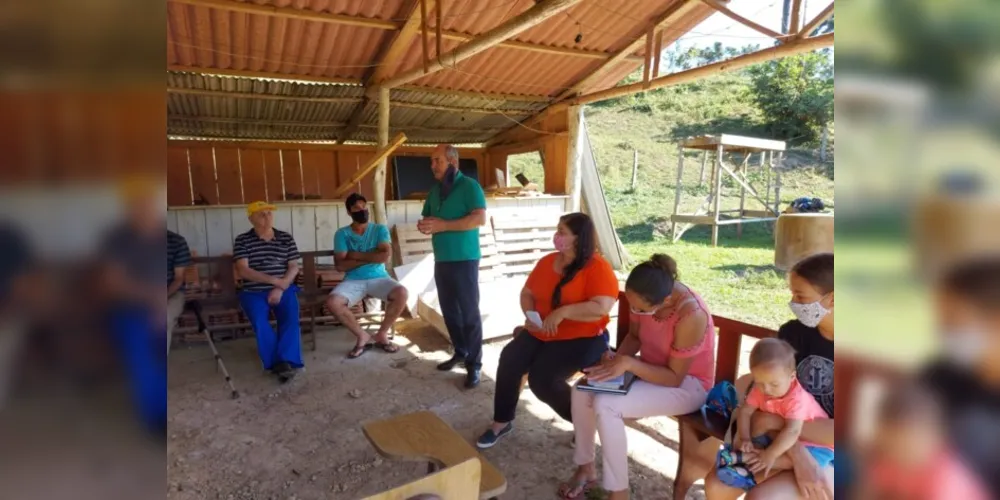 Representantes estiveram em duas comunidades nesta semana