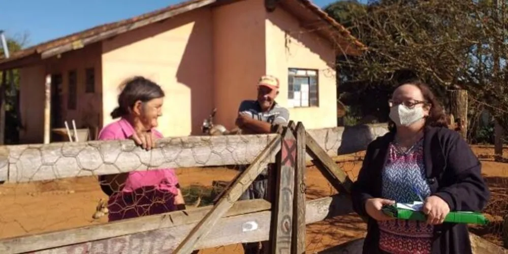 Equipes da Secretaria Municipal de Habitação e Desenvolvimento social acompanham a situação das pessoas que moram no interior da cidade