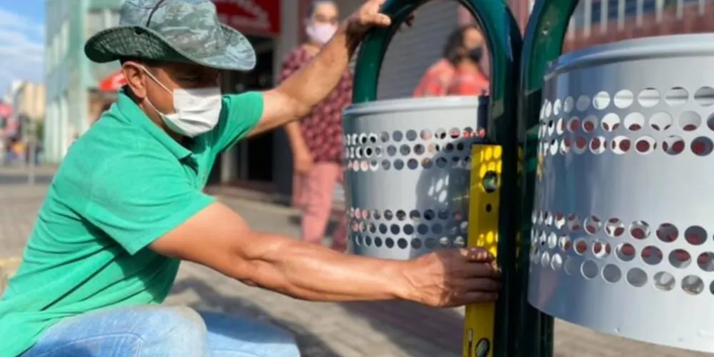 Prefeitura implementou 70 unidades para estimular o descarte correto de lixo