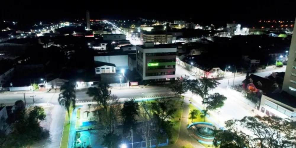 Prefeitura também planeja ampliar a instalação de luminárias LED na cidade