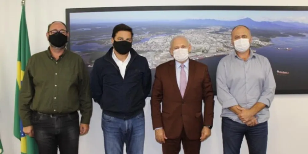 Prefeito Osnei Stadler esteve reunido com o Secretário de Infraestrutura e Logística, Santro Alex, e com o presidente da Assembleia Legislativa do Paraná, Ademar Traiano