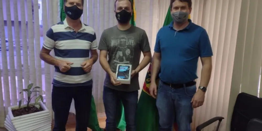 Vencedor do concurso foi presenteado com um tablet