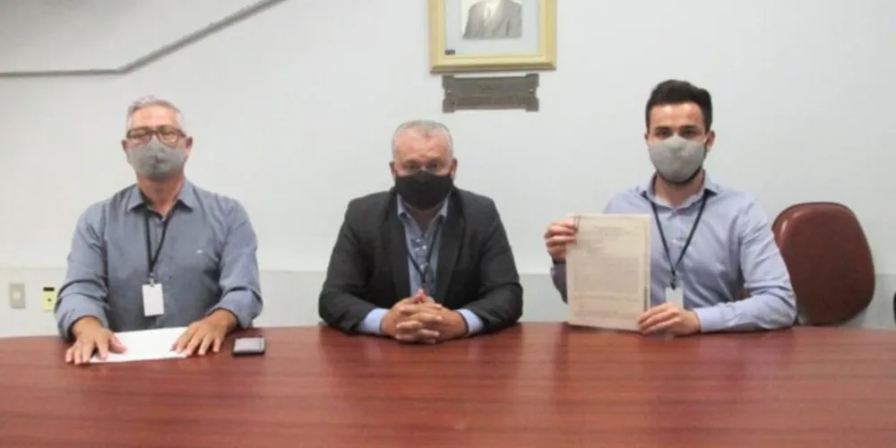 Vereadores Léo Farmacêutico, Izaías Salustiano e Filipe Chociai.