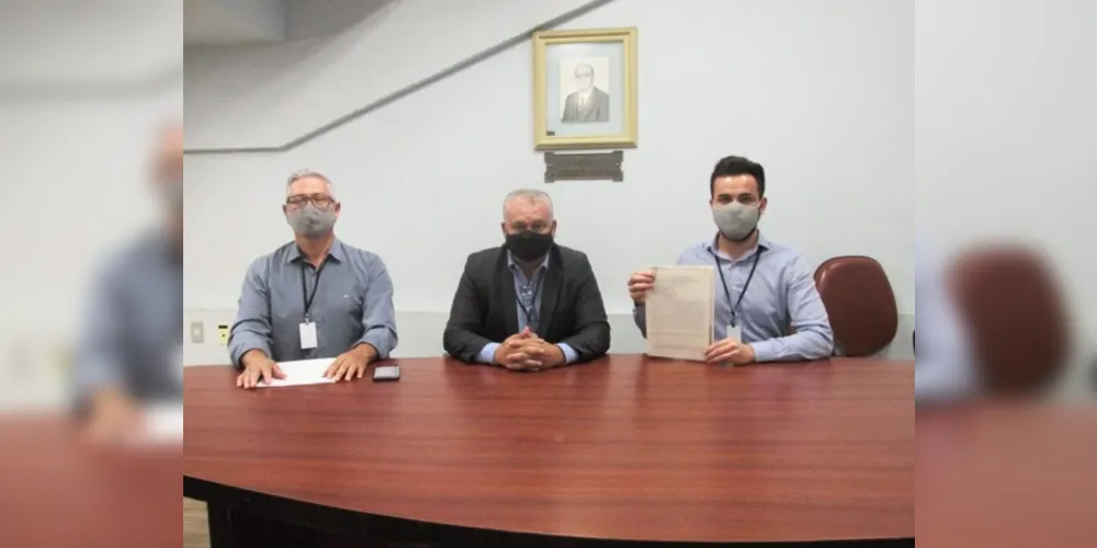 Vereadores Léo Farmacêutico, Izaías Salustiano e Filipe Chociai.