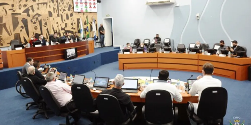 Vereadores votam agora o regime de urgência.