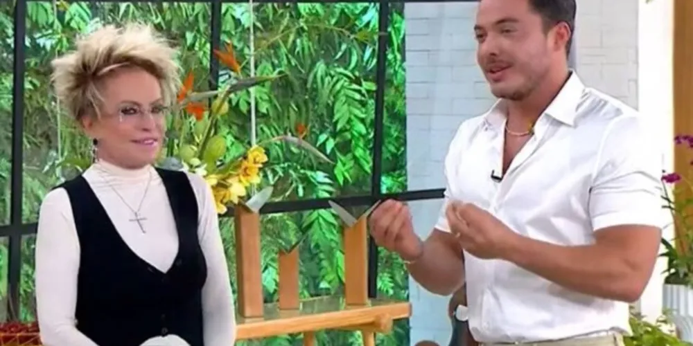 Imagem ilustrativa da imagem Ana Maria 'fica pistola' com falha técnica em programa