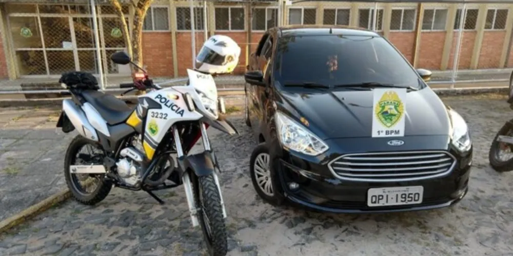 Ocupavam o carro um jovem de 20 e outros dois de 21 anos.