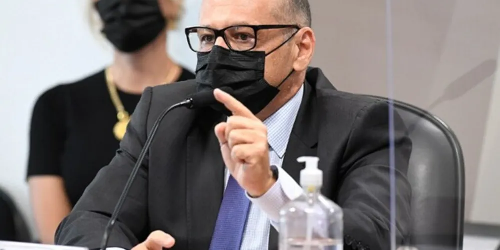 Diretor do Butantan, Dimas Covas.