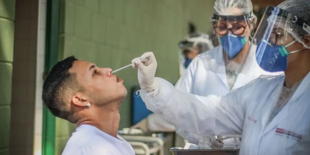 Brasil já registra mais de 15 milhões de casos da covid-19.