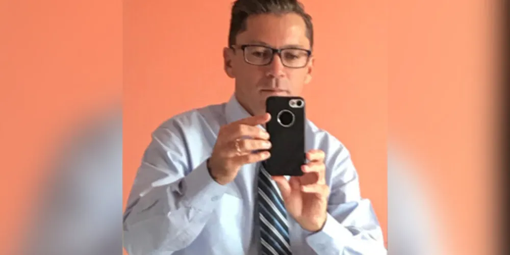 Doutorando em Educação pela UNICAMP. Mestre em Educação pela UEPG e professor da rede pública do Estado do Paraná.