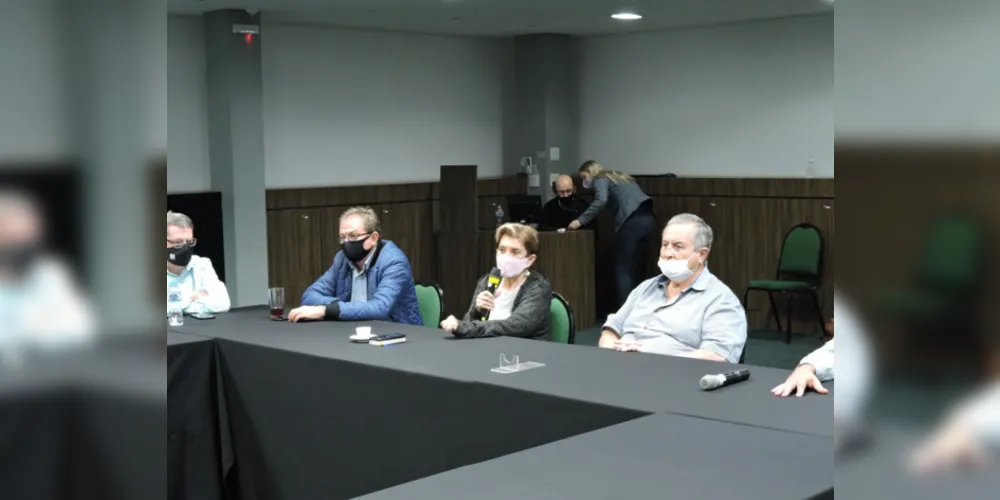 Elizabeth durante conversa na Acipg.