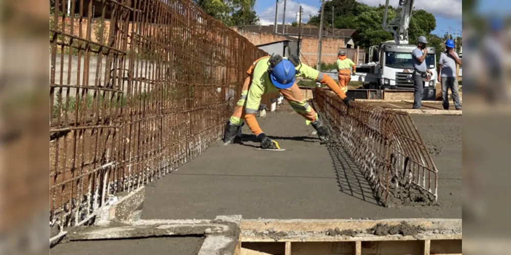 De acordo com dados do Emprega Brasil, o segmento Serviços ofereceu 43,2% das oportunidades, seguido pelo Comércio com 22%, Indústria com 11,9%, e Construção Civil com 8,1%