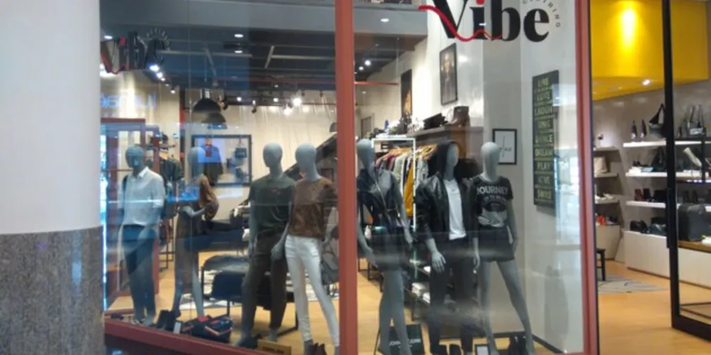 Loja traz a Ponta Grossa quatro marcas conceituadas no mundo da moda: Ellus, John John, Osklen e Animale Jeans