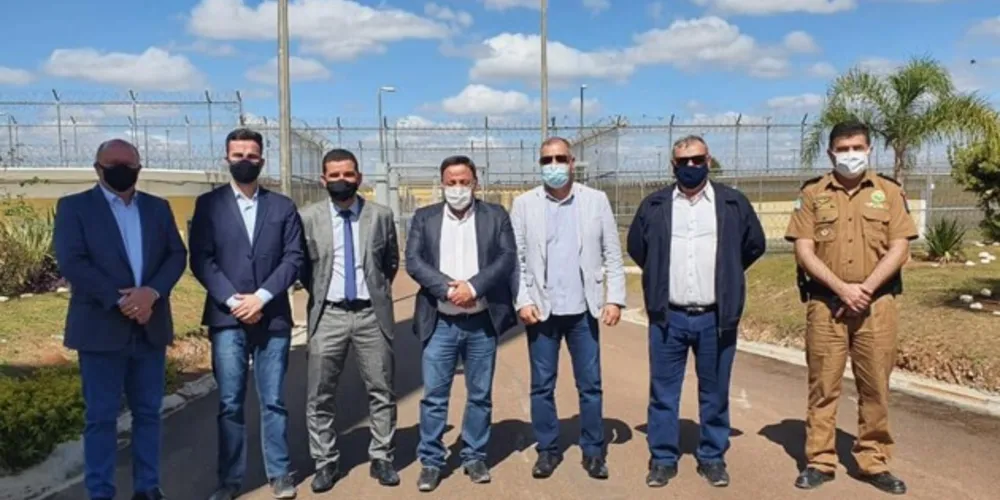 Deputado estadual Hussein Bakri (PSD) e outras autoridades.