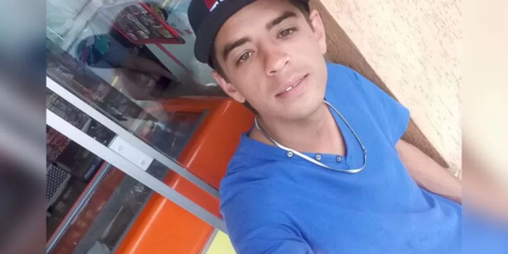 Charles Postanovski dos Santos, 28 anos, morreu após o veículo que conduzia ficar desgovernado e colidir contra o muro de uma residência