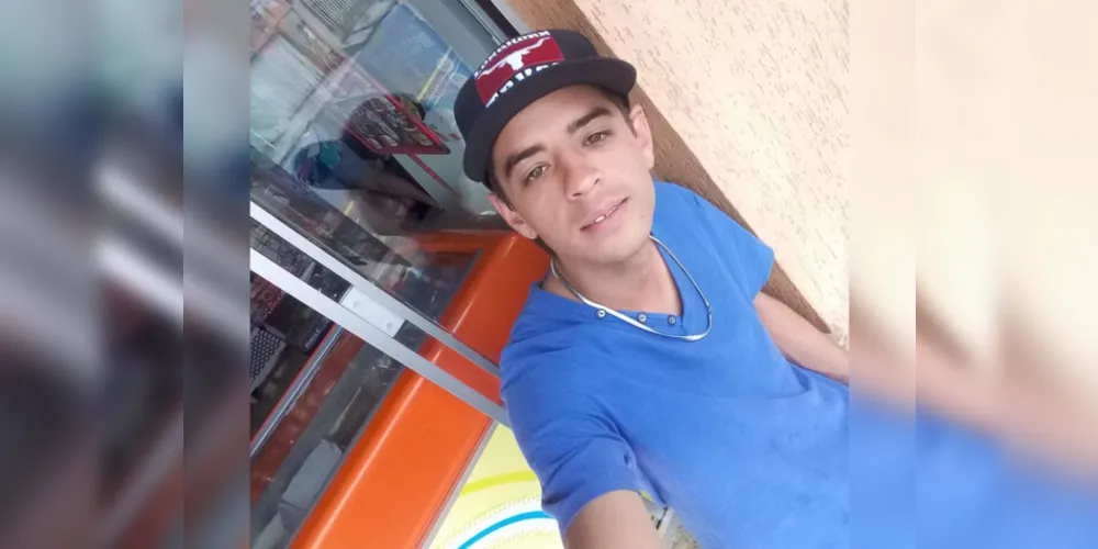 Charles Postanovski dos Santos, 28 anos, morreu após o veículo que conduzia ficar desgovernado e colidir contra o muro de uma residência