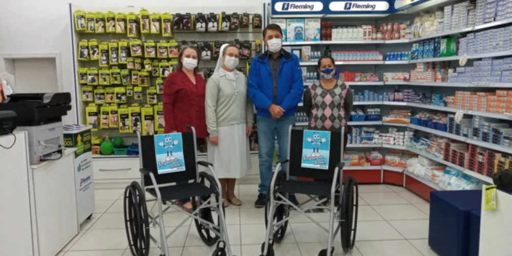 a entrega das cadeiras de rodas foi feita na Fleming 24h 