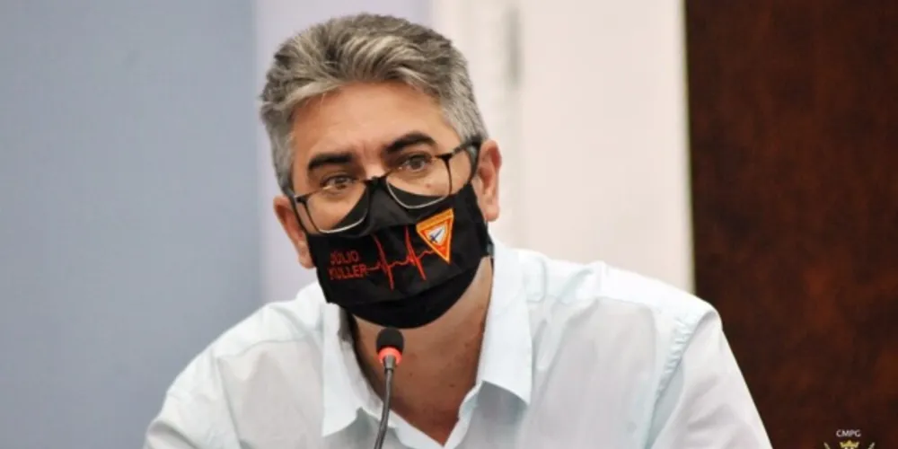 Julio Kuller é o autor dos projetos de lei.