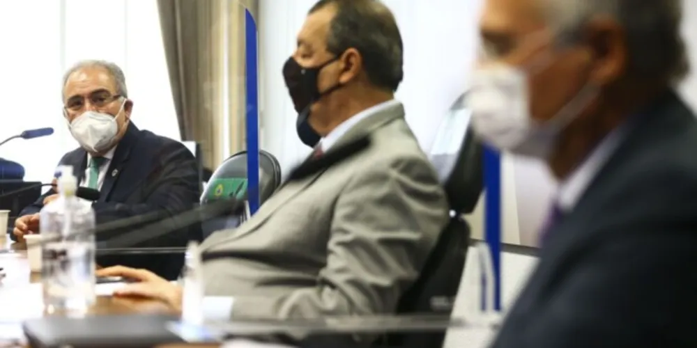 Ministro da Saúde, Marcelo Queiroga, presidente da CPI, Omar Aziz, e o relator, Renan Calheiros.