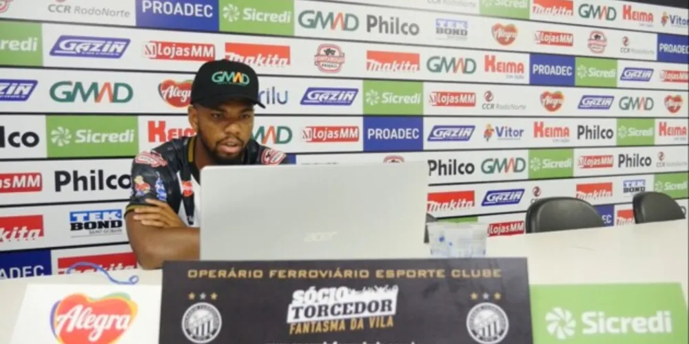 Imagem ilustrativa da imagem Volante Marcelo Santos é apresentado à imprensa