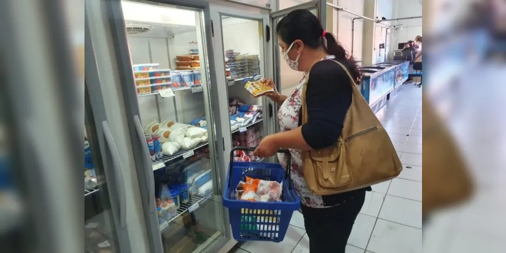 As publicações falsas sobre o 'Vale Mercado' estão circulando em grupos de WhatsApp.