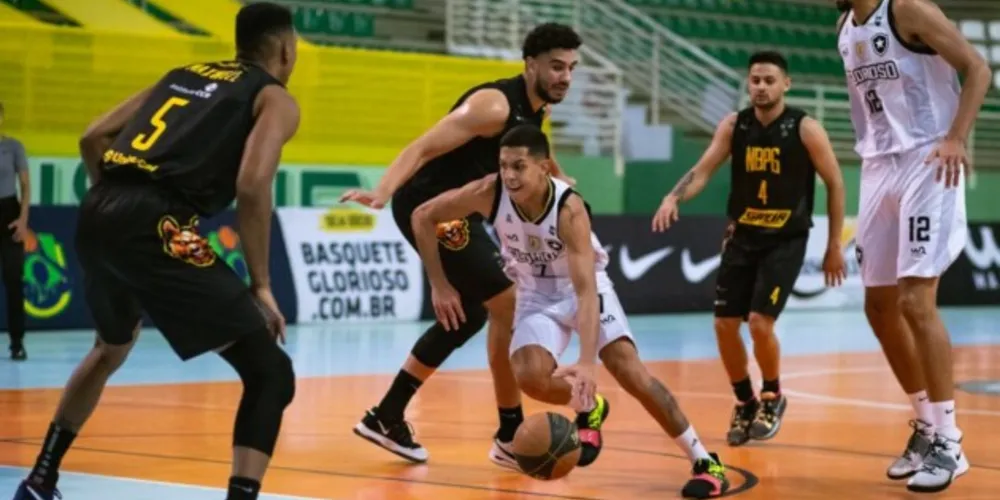 Botafogo comemora a vitória diante o NBPG Ponta Grossa.