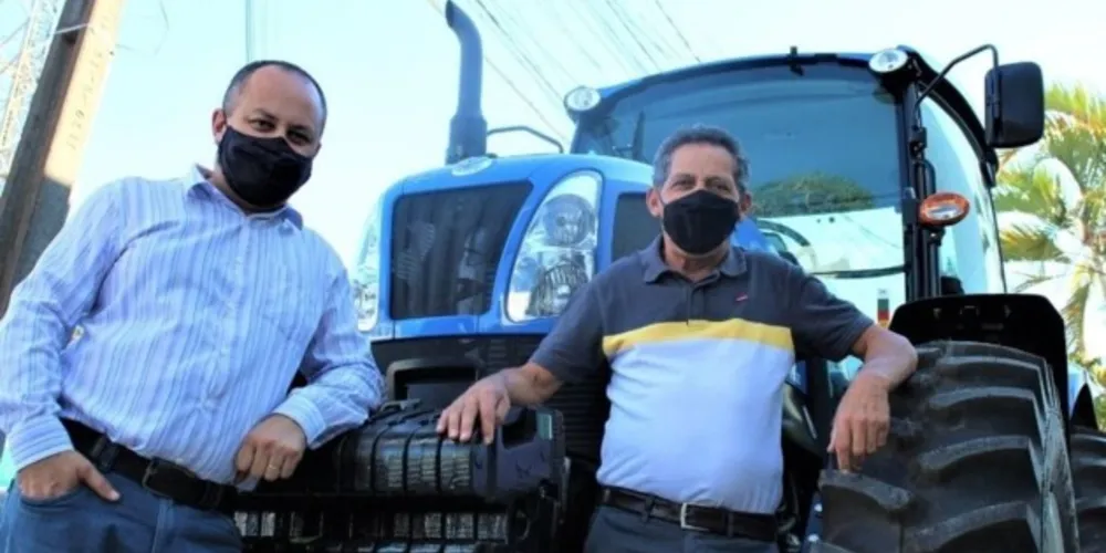 Prefeitura recebe novo trator para integrar a patrulha rural