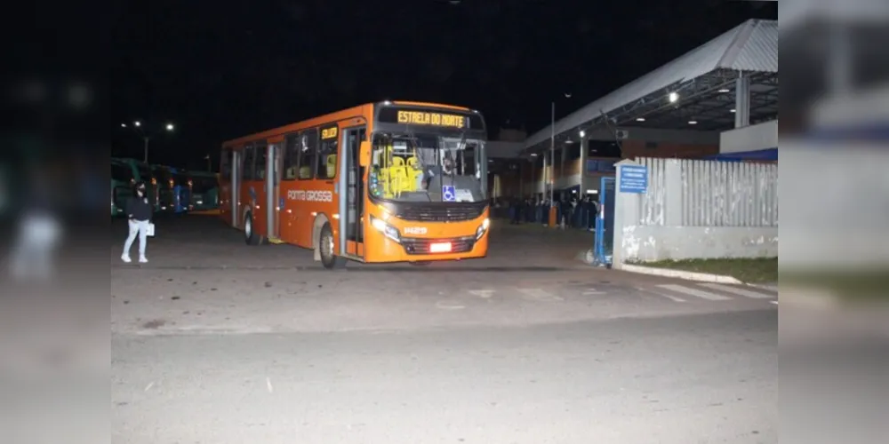 Se os salários de abril forem acertados, 100% dos ônibus retornam na sexta (14).