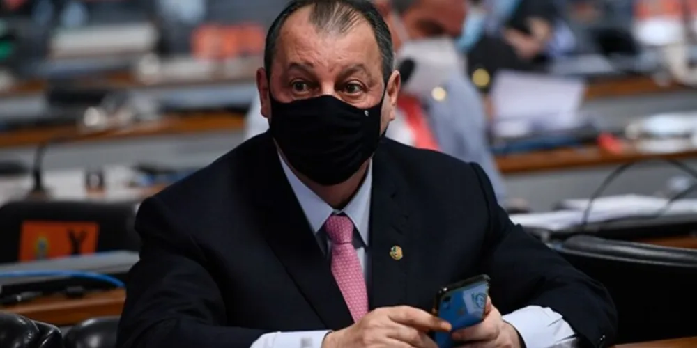 Omar Aziz recebeu 8 votos entre os 11 membros da CPI