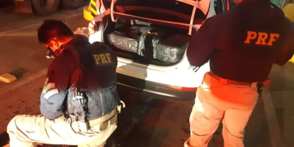 Presos pelo crime de tráfico de drogas, os dois foram encaminhados juntamente com o veículo e a droga para Policia Civil