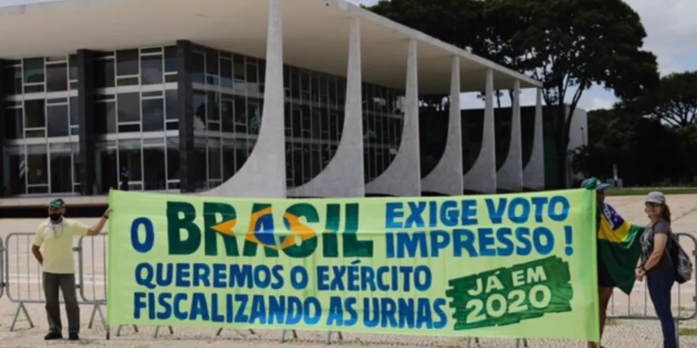 Levantamento realizado na tarde deste sábado mostra equilíbrio entre as manifestações a favor e contra a proposição 