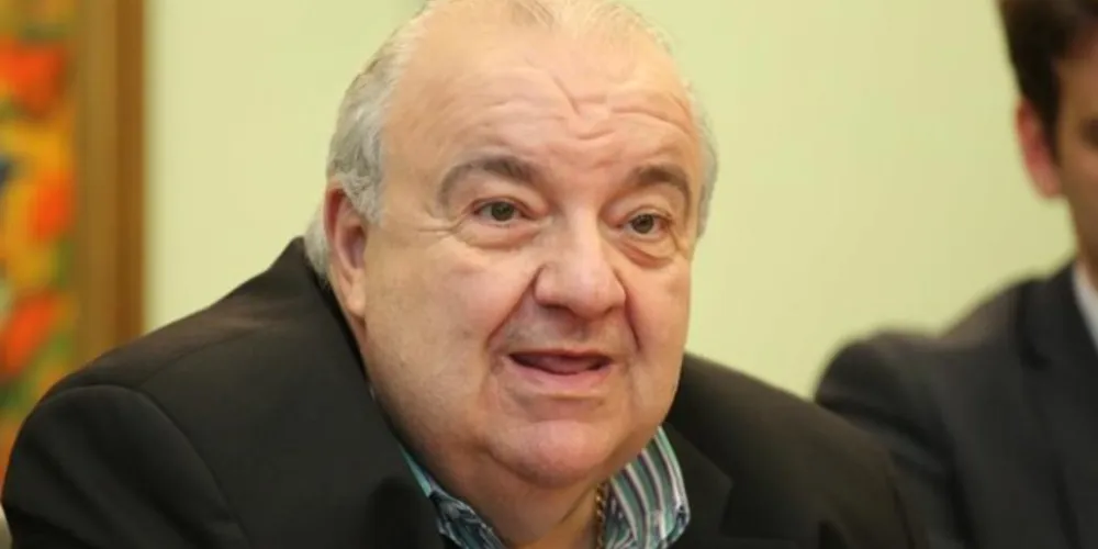 Prefeito de Curitiba está internado para observações.