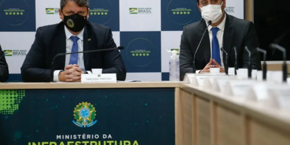 Ratinho Junior (à direita) teve reuniões com o presidente Bolsonaro.