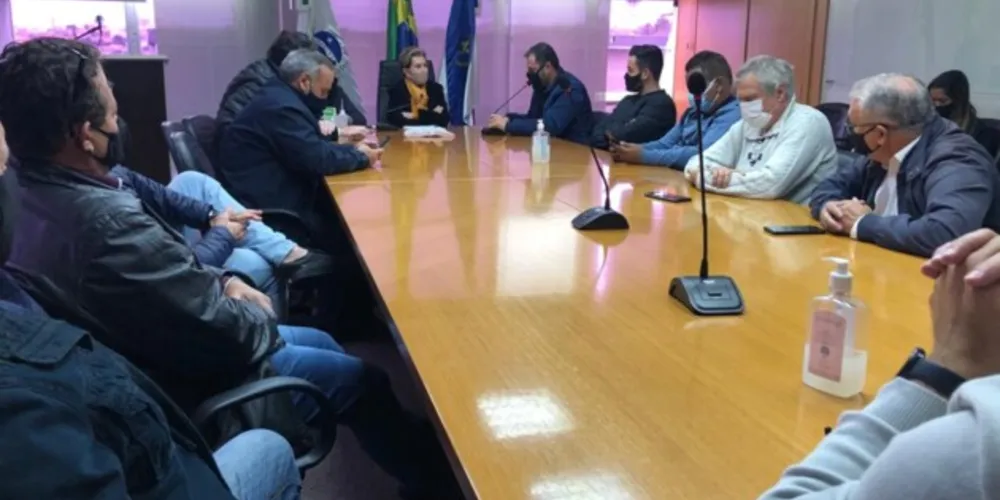 Prefeita Elizabeth e vereadores se reuniram nesta quinta (13).