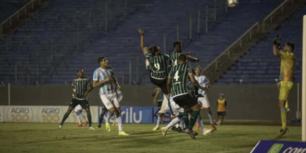 Rivais da capital caíram na tabela sendo ultrapassados por Azuriz e Paraná Clube