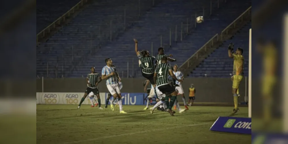 Rivais da capital caíram na tabela sendo ultrapassados por Azuriz e Paraná Clube
